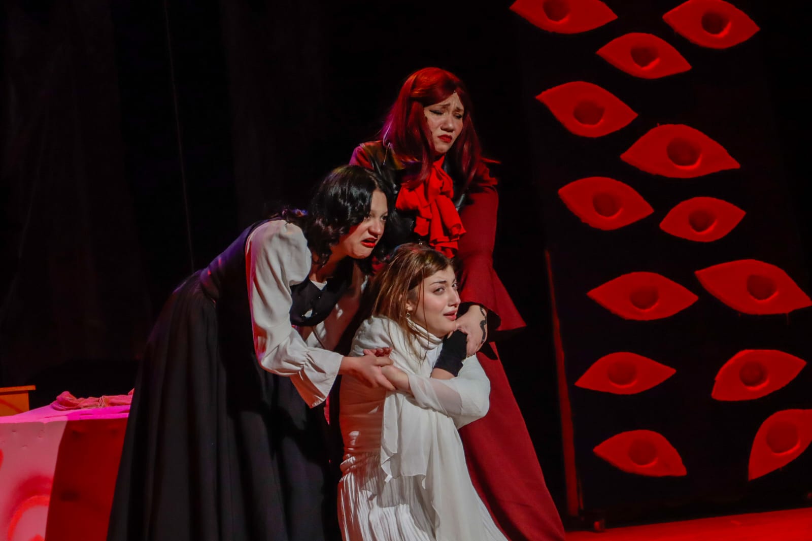 عرض من أجل سواد عينيها بالمحلة ضمن نوادي مسرح قصور الثقافة 